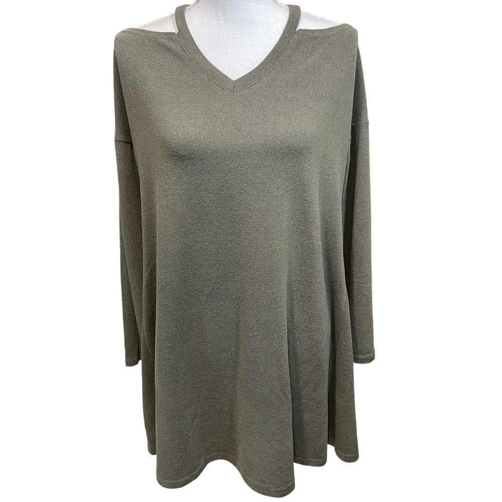 Amaryllis Cold Shoulder Tunic Sweater. Size M